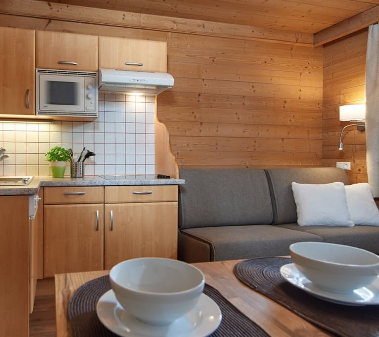 Küche und Wohnbereich im Appartement Landhaus II
