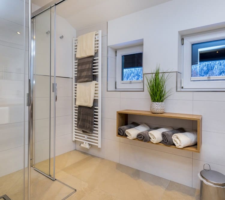 Badezimmer mit Dusche