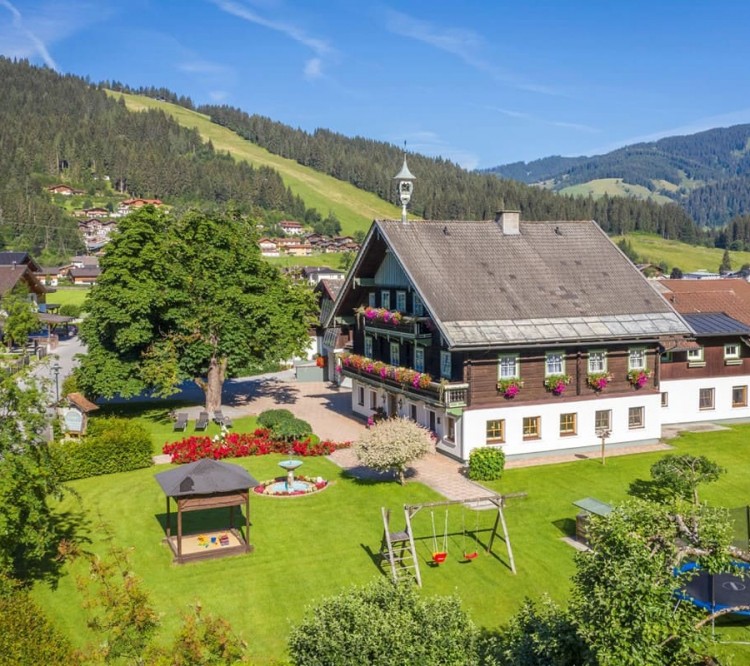 Luftaufnahme Pension Klinglhub Flachau